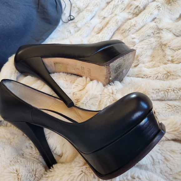 Fendi Black Leather Pumps with Gold Toe Detail - Picture 4 of 4